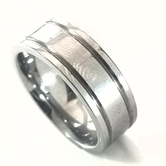 New tungsten carbide ring‎ size 10.5